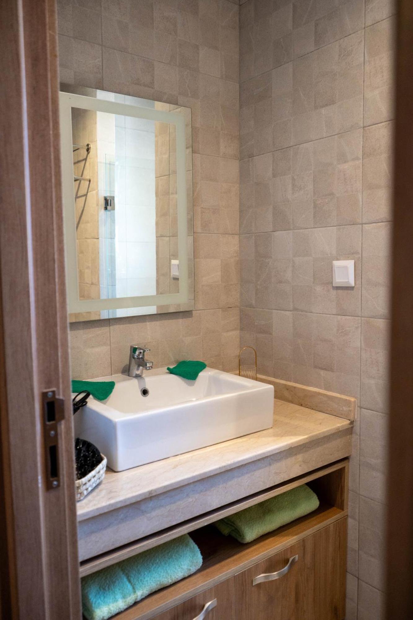 Magnifique Appartement Moderne De 2 Chambres Avec Piscine A 10 Min Du Centre De Marrakech มาร์ราเกช ภายนอก รูปภาพ